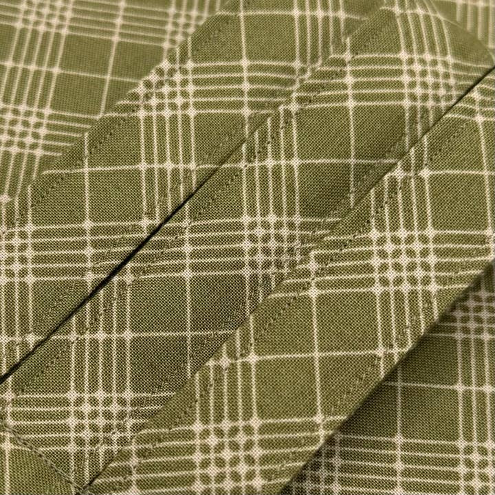 Muñequera/Llavero de Cuadros Verdes para venta al por mayor de The Lanyard Boutique