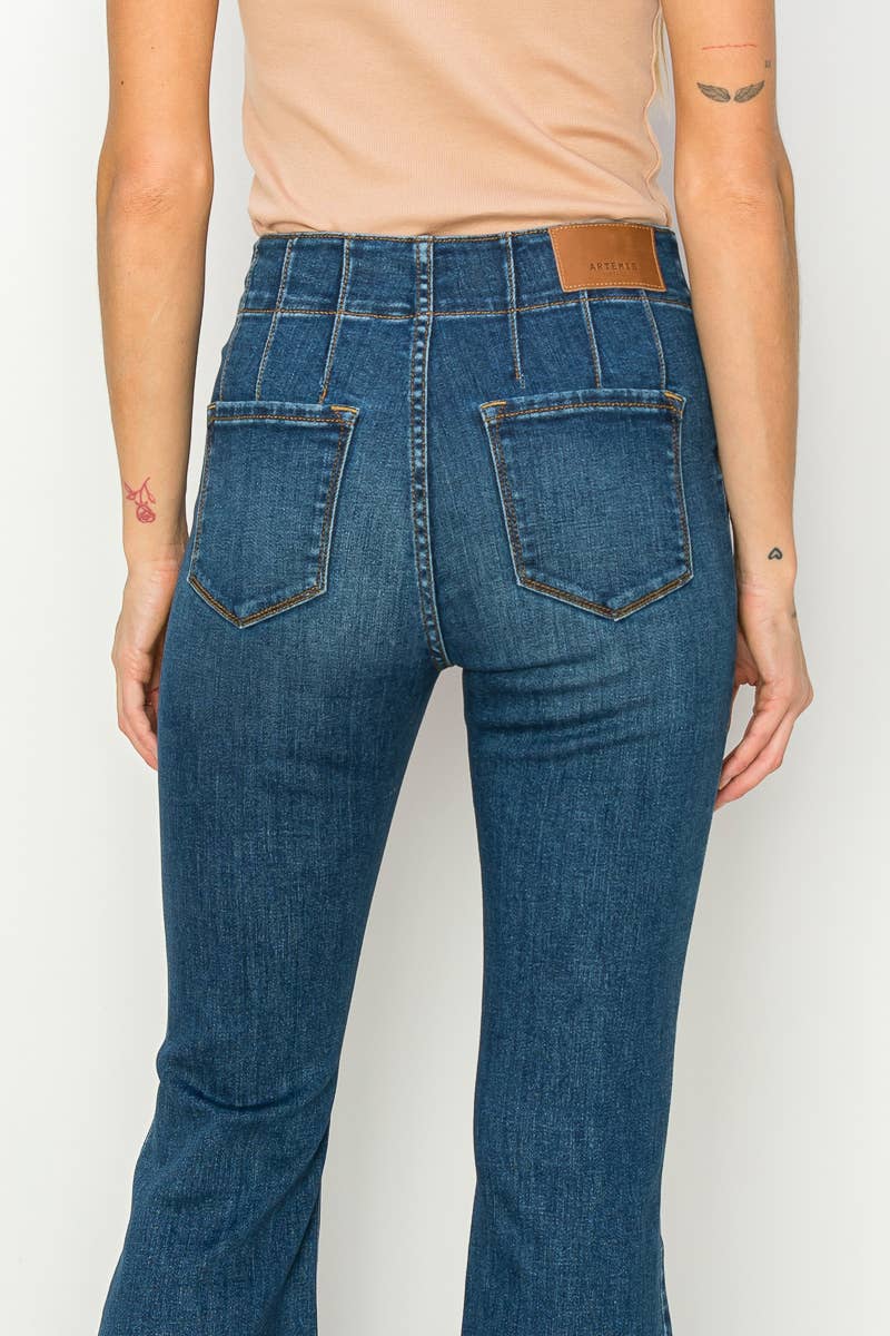 DONKER HOGE TAILLE MODERNE FLARE JEANS voor groothandel op Faire6