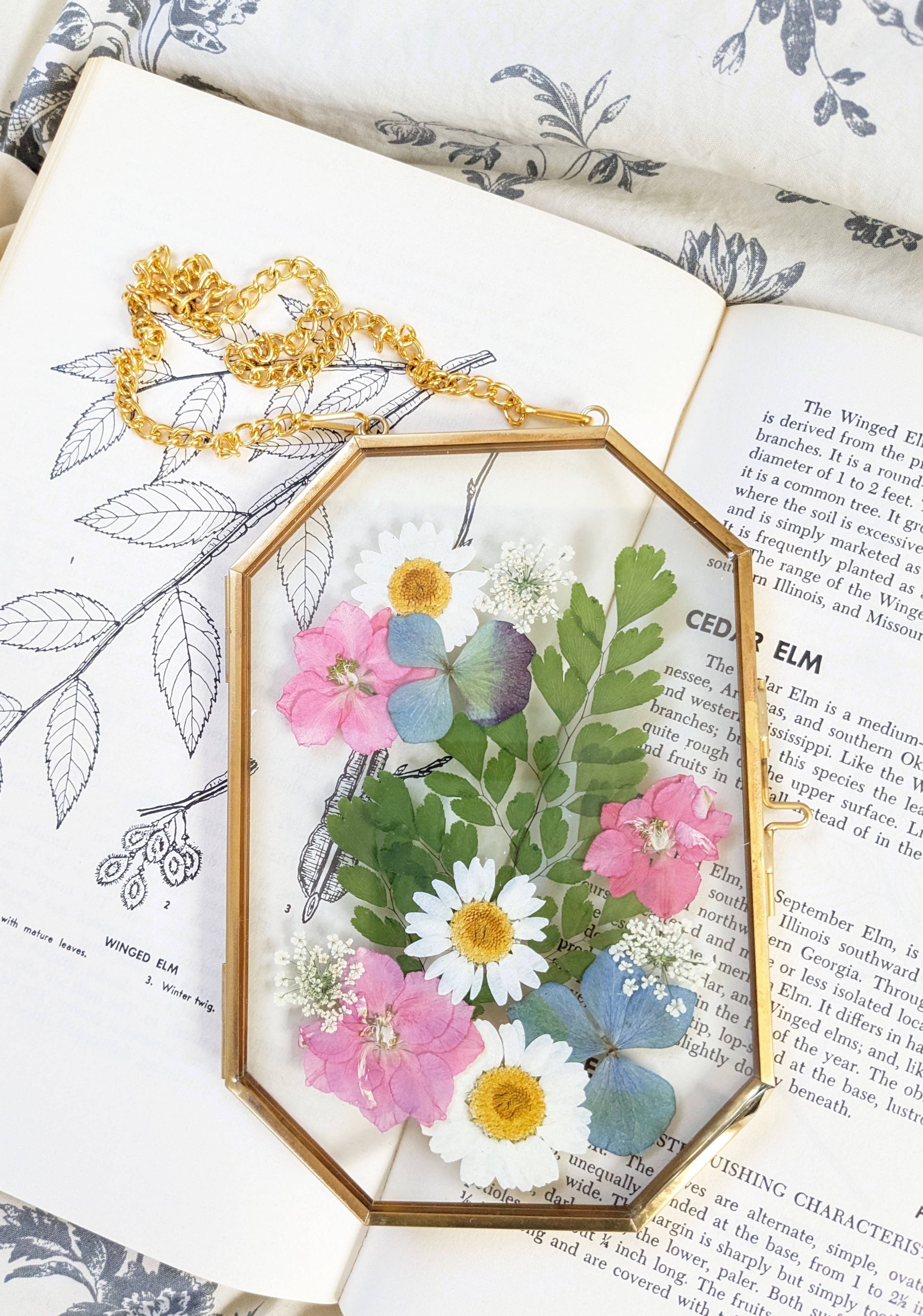 Wildry - Wholesale Picture Frame - Pressed Flower Frames in Vintage Brass Style Frame8