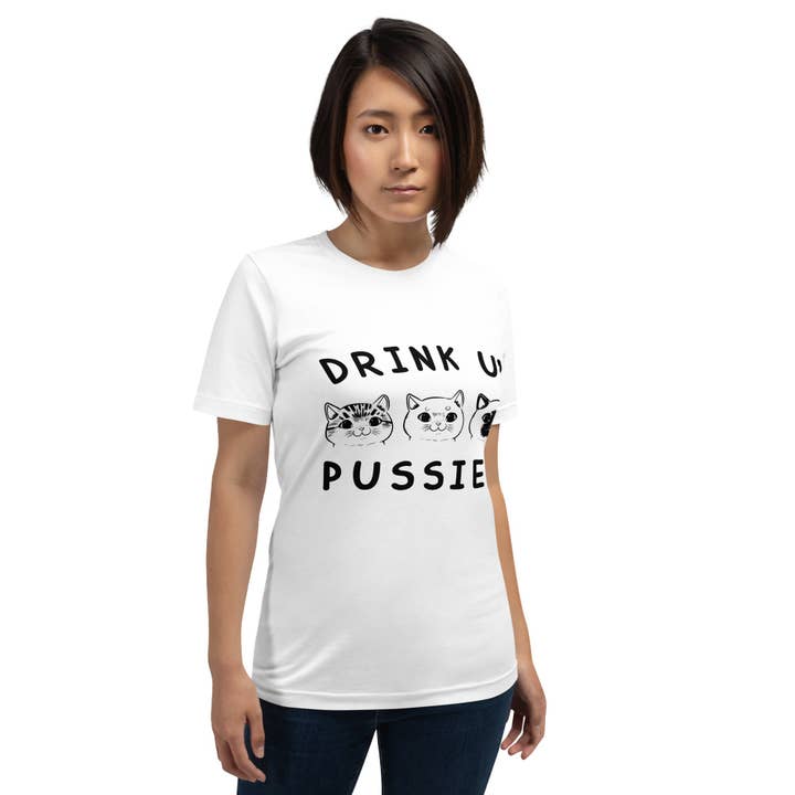 T-shirt unisex Drink up pussies per la vendita all'ingrosso da parte di Souverista