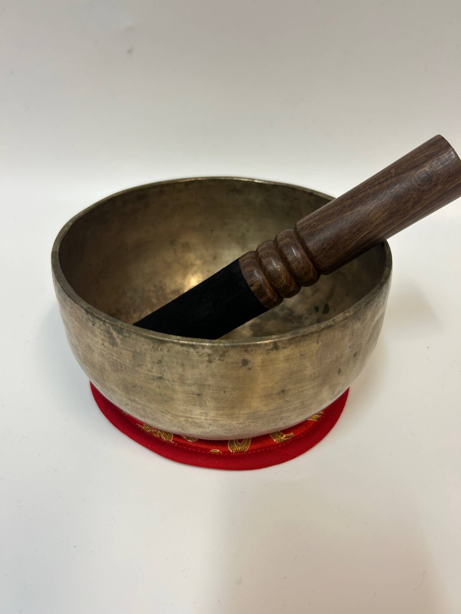 ART HIMALAYAN TRADING LTD - Wholesale Meditation Supplies - Antique Healing Himalayan Yoga Tibetan Singing bowl ID#Eb111