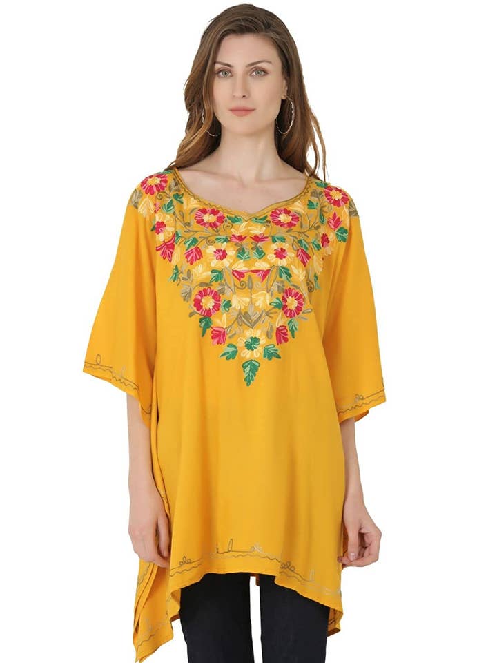 Caftán amarillo bordado con cuello en V casual de algodón para mujer para venta al por mayor de NEOSTITCH LLC