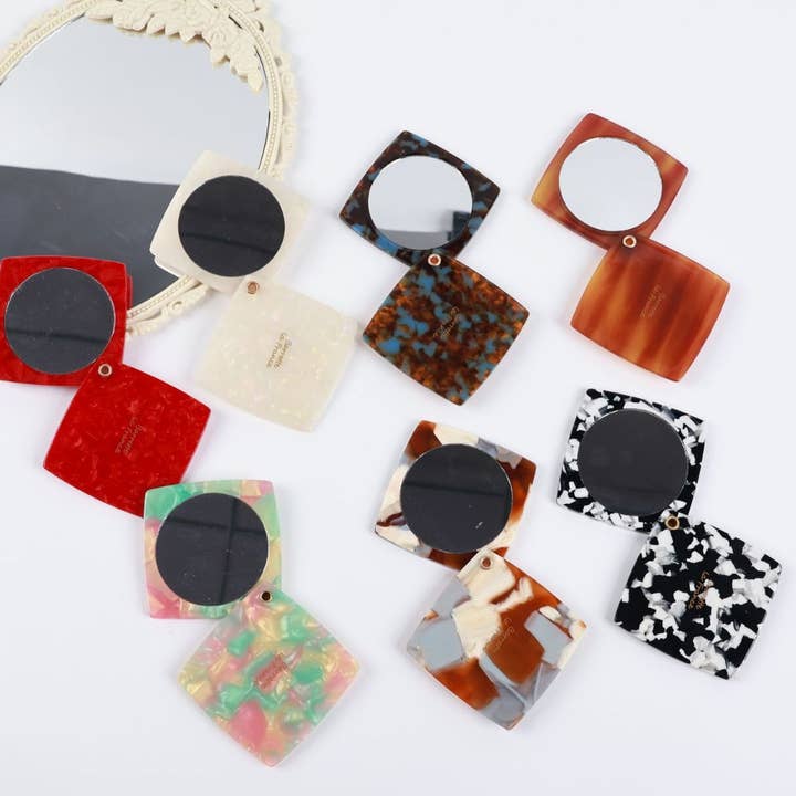 Miroir Compact Pliable Carré en Acétate Marbré pour la vente par SoapElenGlen