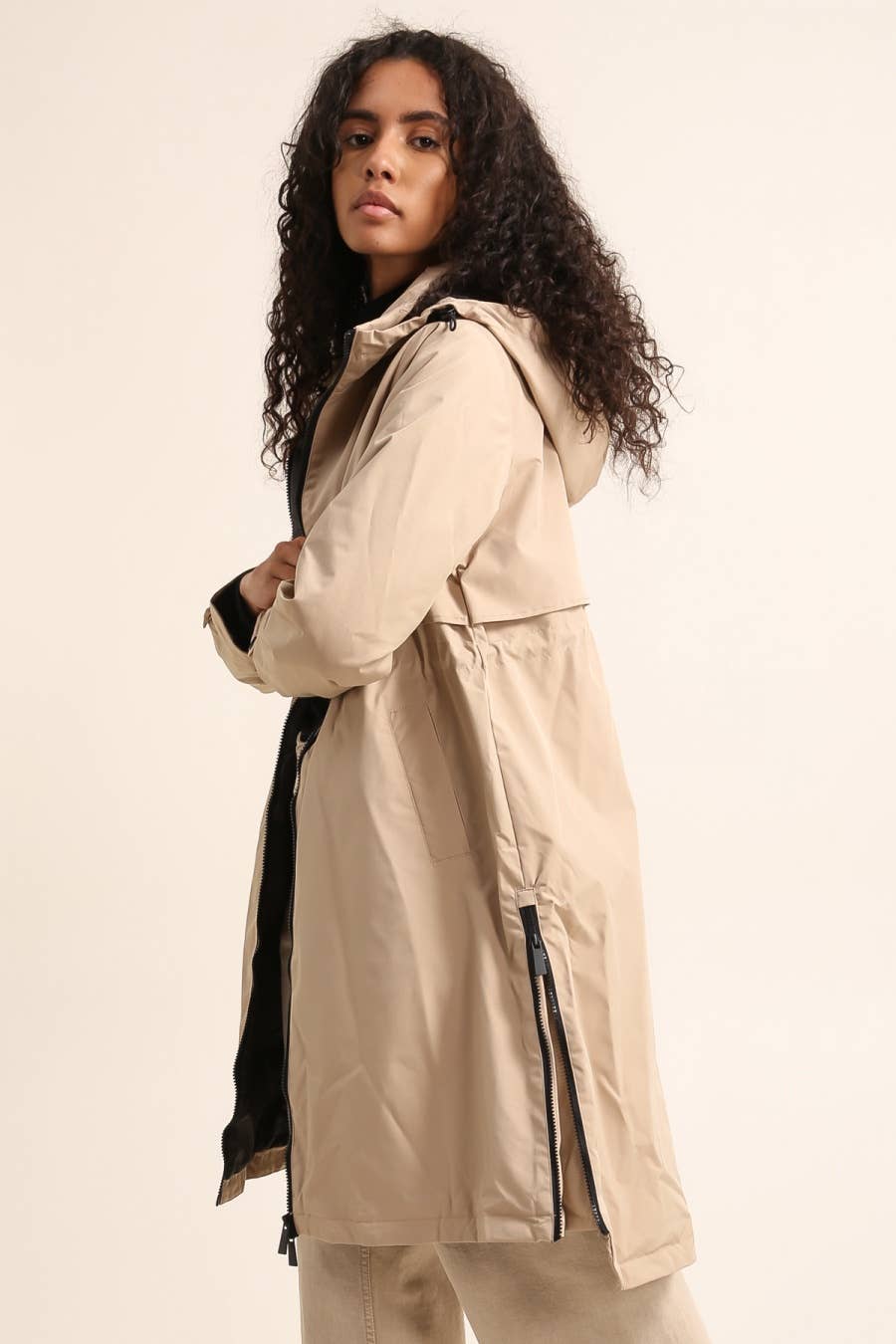 Attrait Paris - Vendita all'ingrosso Impermeabile - Donna - Giacca lunga impermeabile con cappuccio30