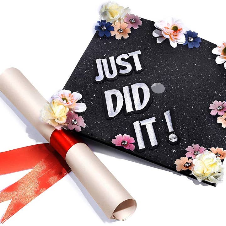 Decorazione floreale fatta a mano per cappello di laurea per la vendita all'ingrosso da parte di Once Upon A Time