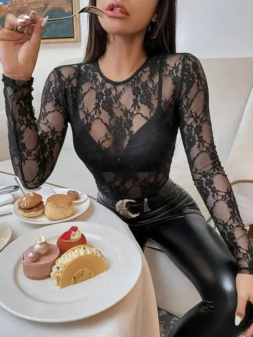 Miss Sparkling – wholesale Blus - Dam – Blommig spetsnät långärmad0