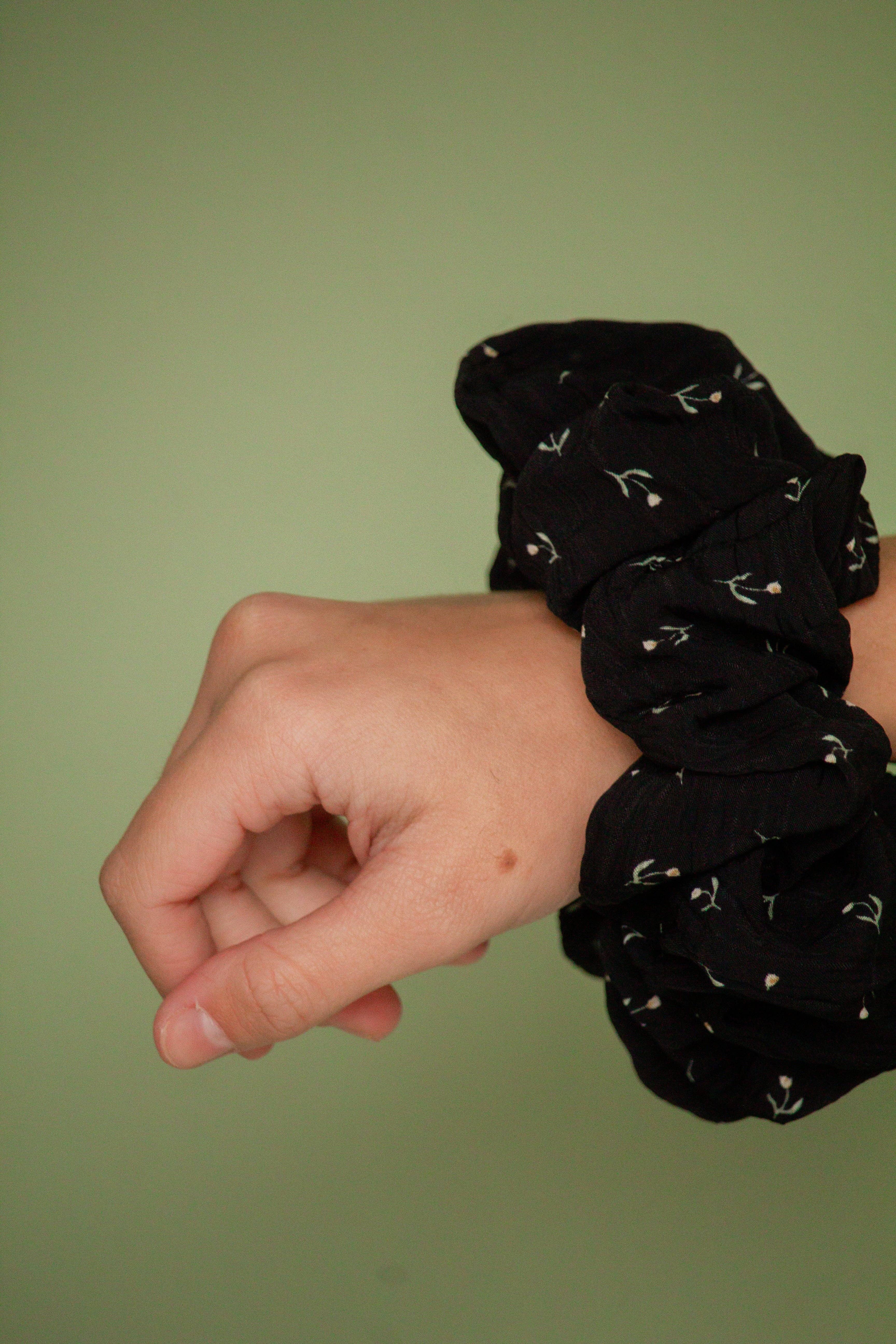 Shop Andi – wholesale Scrunchie - Women’s – Black Floral Jumbo Scrunchie2