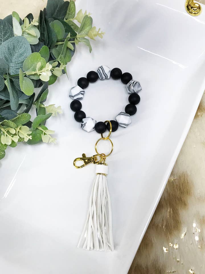 Schlüsselanhänger mit Silikonperlen — K367 für den Großhandel von Magnolia & Peach Jewelry Boutique, LLC