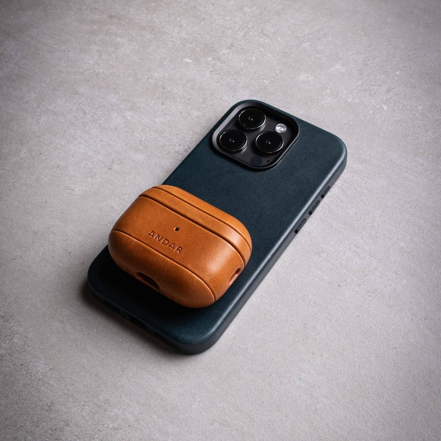 Andar - Wholesale Phone Case - Unisex - The Aspen Full Grain Leather iPhone Phone Case with MagSafe101