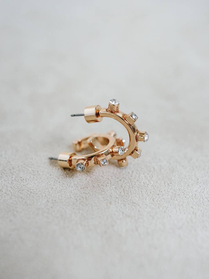 Huggie en métal - Doré pour la vente par Smith and Co. Design