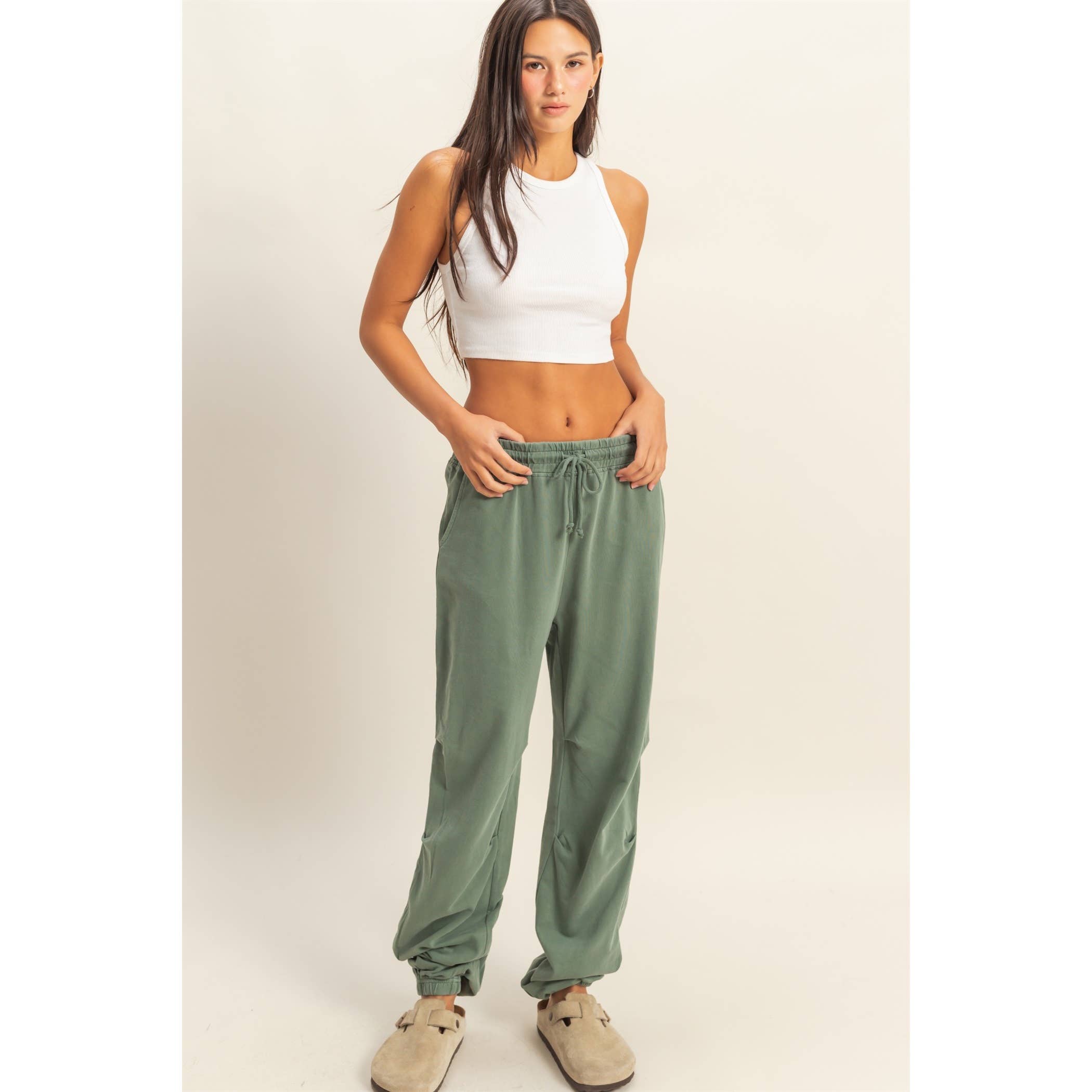 HYFVE - Venta al por mayor Pantalones de chándal/cómodos - Mujer - Pantalones de chándal plisados de cintura alta con cordón7