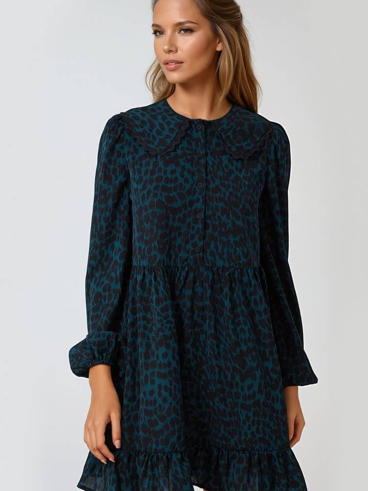 Robe courte à smocks imprimé animalier bleu sarcelle pour la vente par Aftershock London