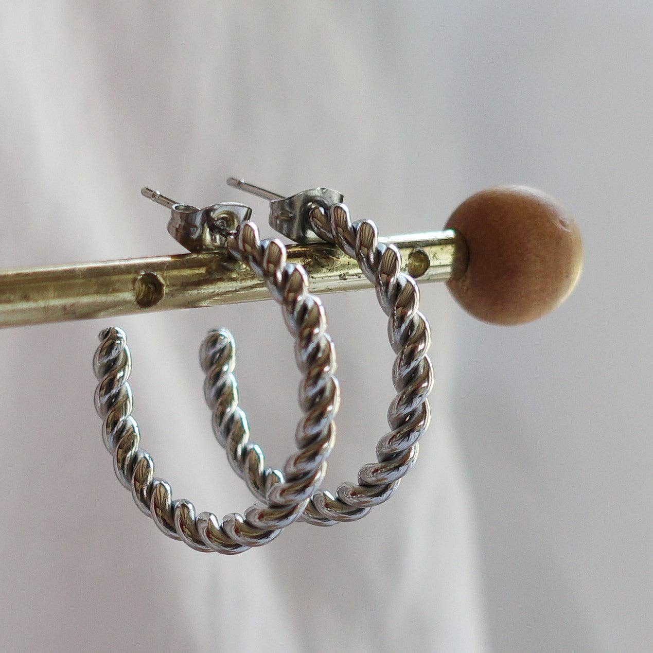 Daemon srls - Vendita all'ingrosso Orecchini a cerchio - BLAKE - Orecchini a cerchio torchon in acciaio inossidabile3