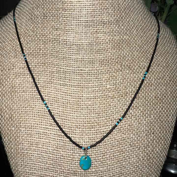 Ciondolo Turchese con Perline Nere e Turchesi Collana da 18" per la vendita all'ingrosso da parte di Betsy Bauer Studio