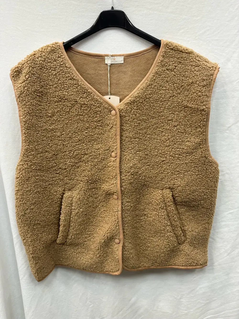 Mimi & Gogo - Wholesale Outerwear Vest - Women's - Buttoned Fleece Vest @3192_GiletMoumoute10