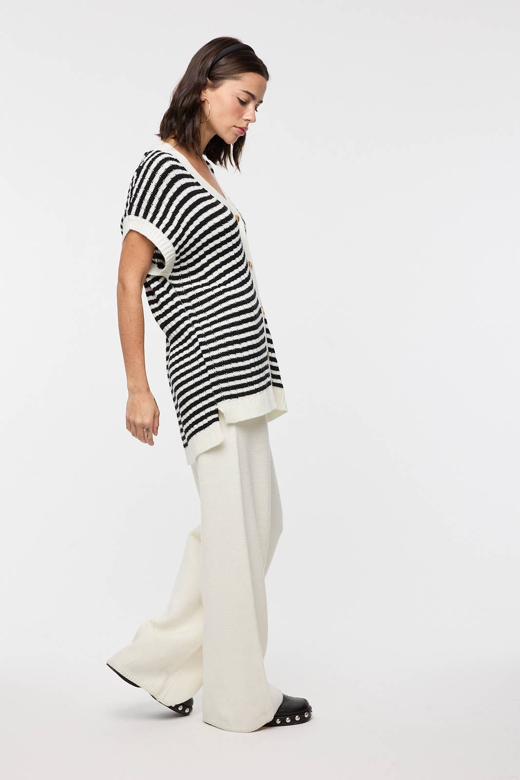 NEGRO/BLANCO CONJUNTO DE JERSEY A RAYAS CON BOTONES Y PANTALONES / WL25-10980 de venta al por mayor en Faire1