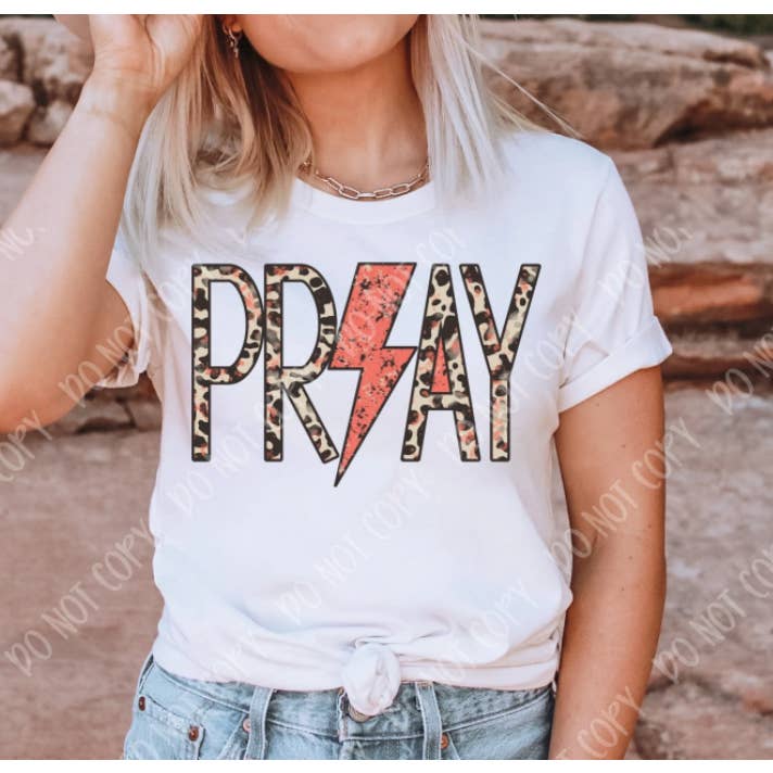 T-shirt o girocollo con grafica Pray per la vendita all'ingrosso da parte di Ashton Grove Ltd Co