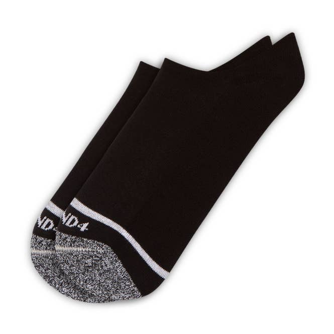 Chaussettes Essential No Show noires pour la vente par Stand4 Socks US