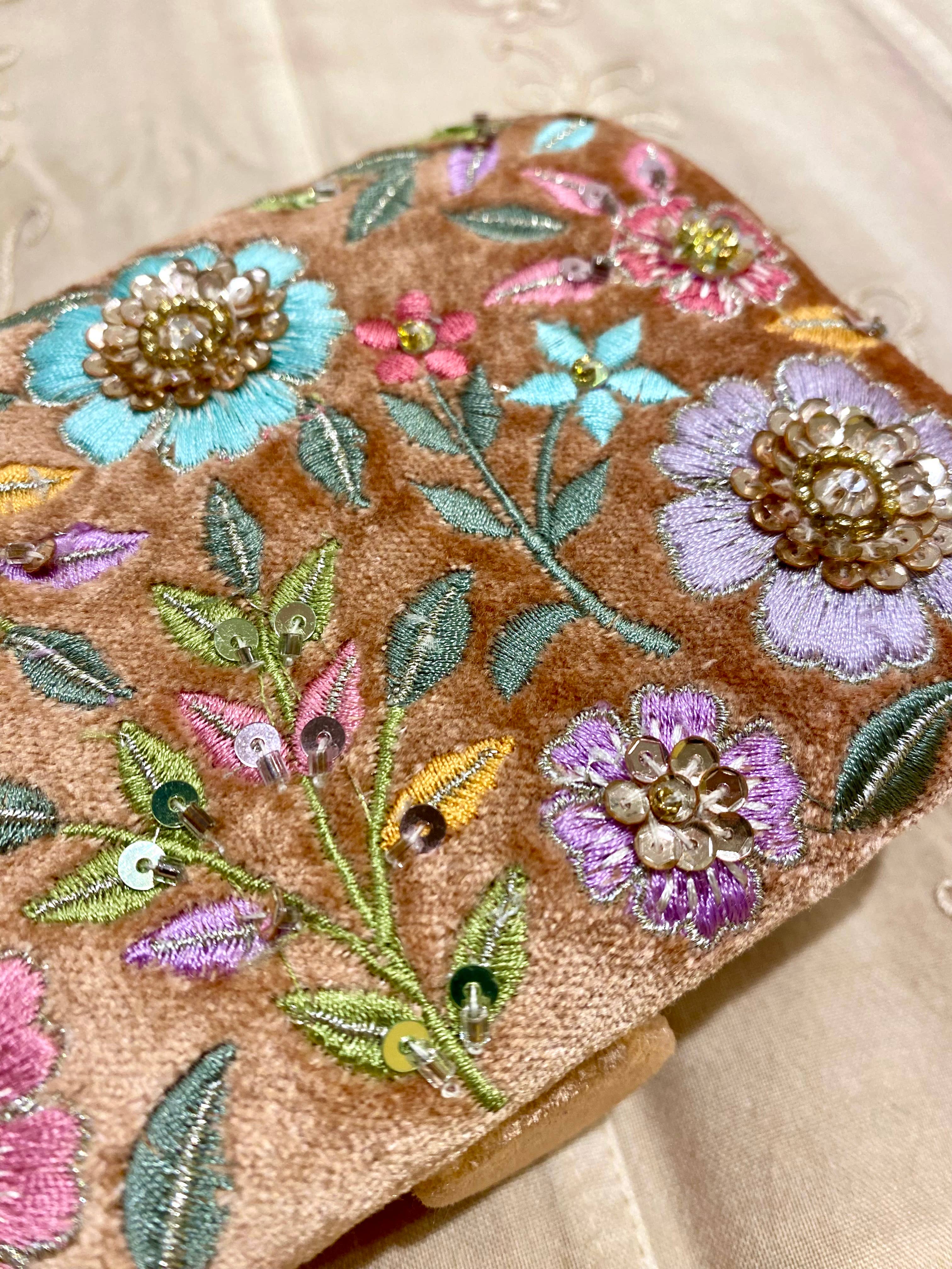 Temple of Treasure - Vente Boîte/rangement à bijoux - Fae dans une boîte à bijoux en velours rose4