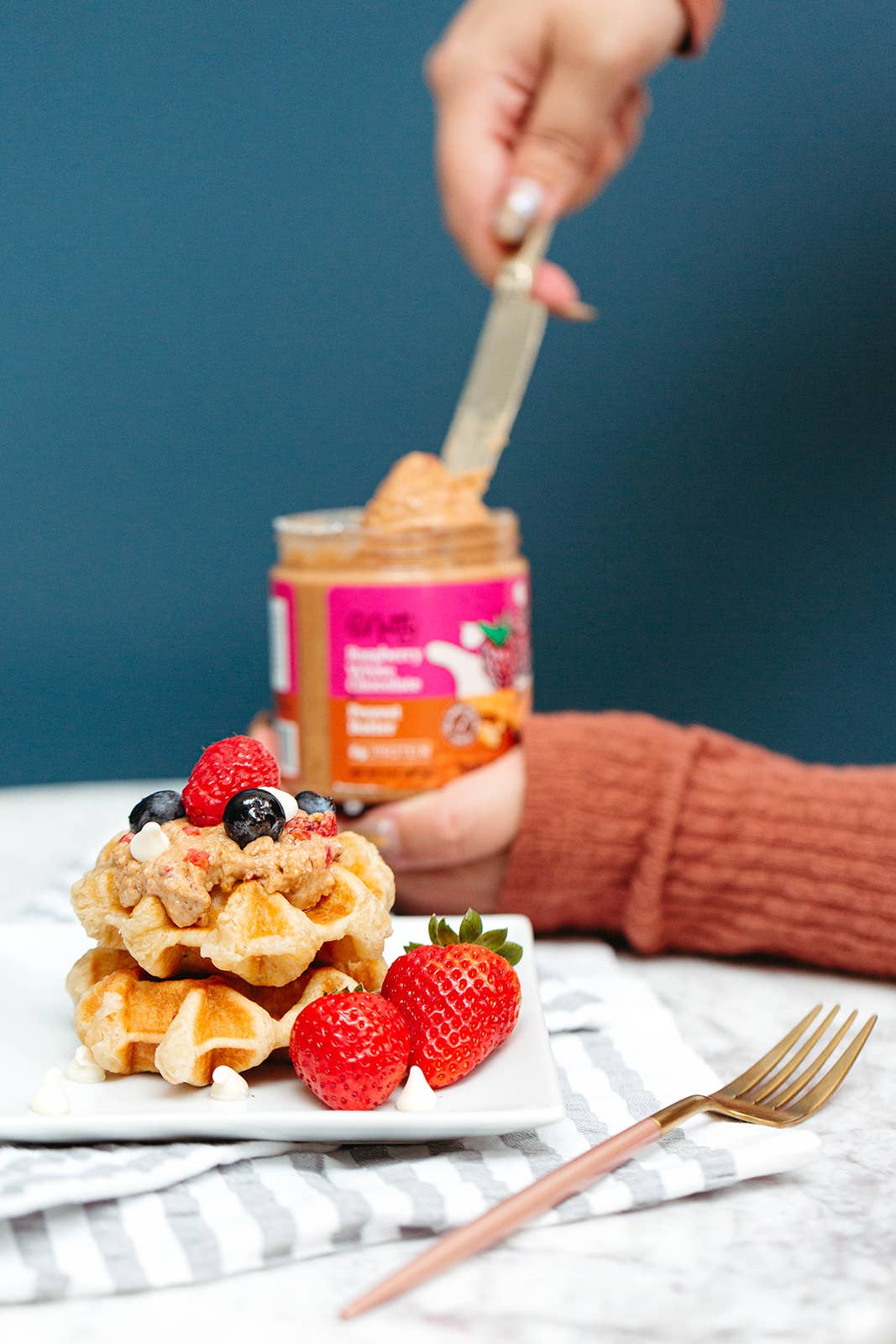 BNutty Peanut Butter – Engroshandel Nøddesmør – BNutty Peanut Butter hindbær og hvid chokolade - kasse med 6 stk. á 255 g6