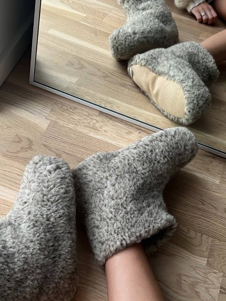 The Cozy Sheep – wholesale Slippers – Unisex – Wool slippers — Light grey (High model)