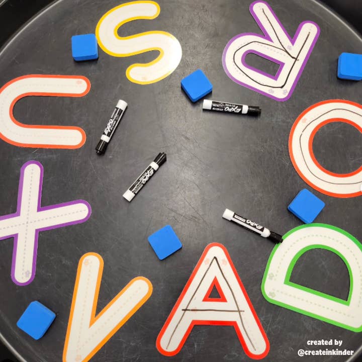 Suivez les lettres – Fournitures d'apprentissage pratique pour la vente par Roylco