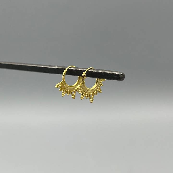 Små boho-øreringe for engroshandel hos Something Silver