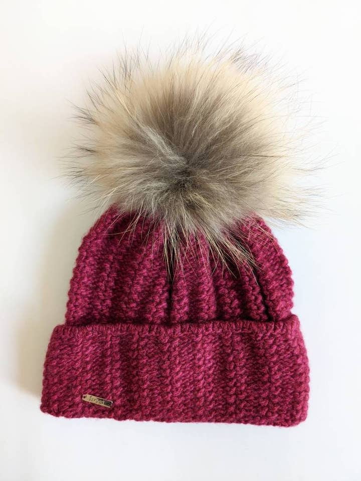 Cashmere tyk strikket hat med aftagelig vaskebjørnpelspom for engroshandel hos Frost Hats