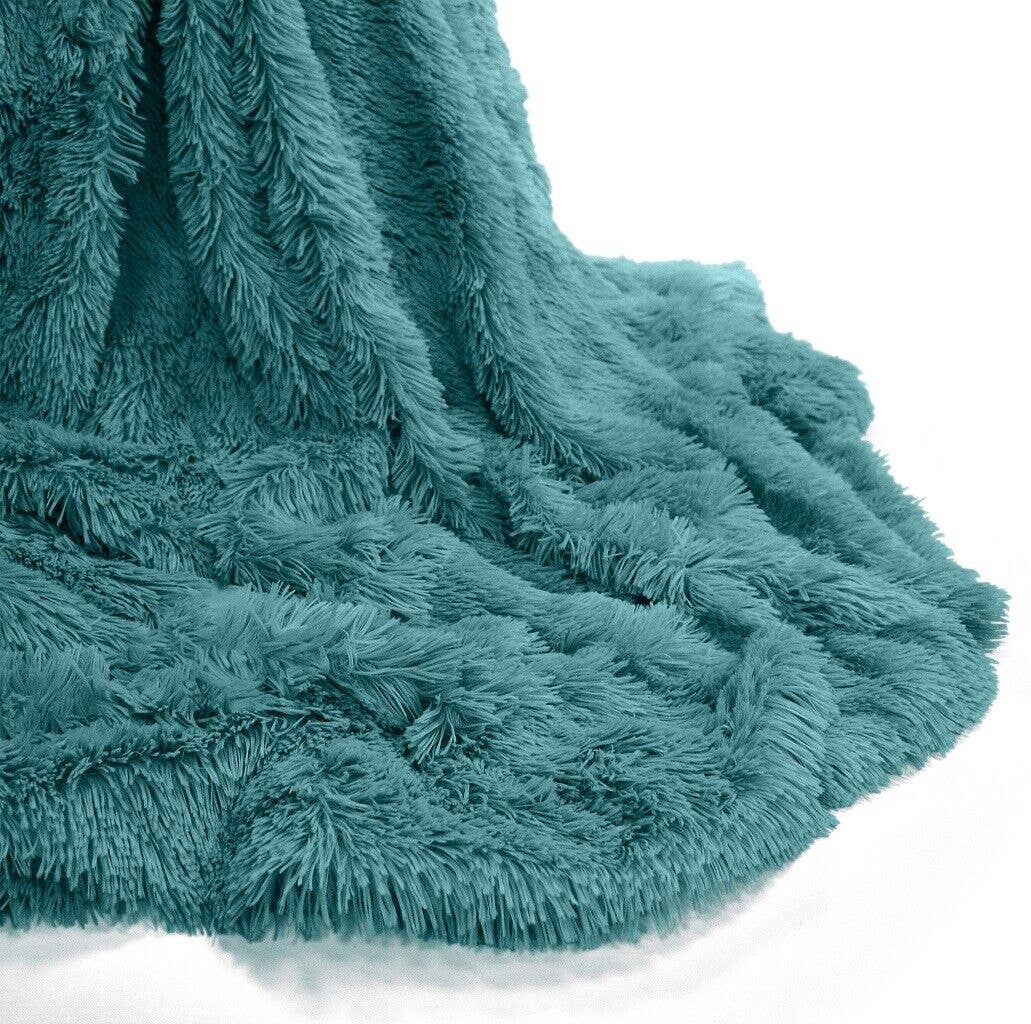 Pretty Little Bed – wholesale Throw blanket – HUG & SNUG THROW LUXURY BLANKET7