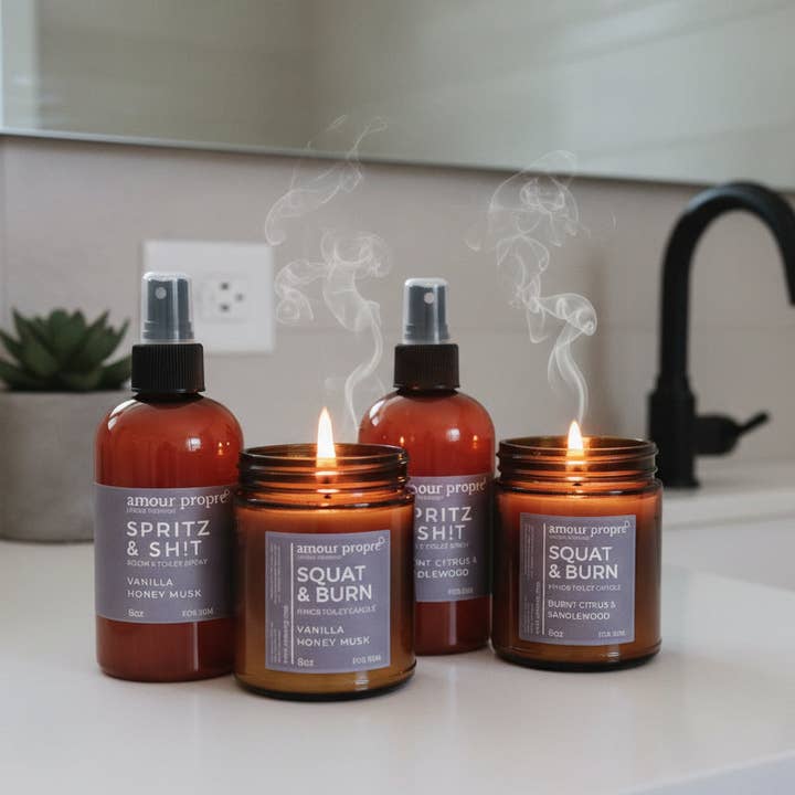 Articles de toilette King's Throne : Bougie Squat and Burn, Spray de salle de bain Spritz & Sh!t POUR LUI. pour la vente par Amour Propre