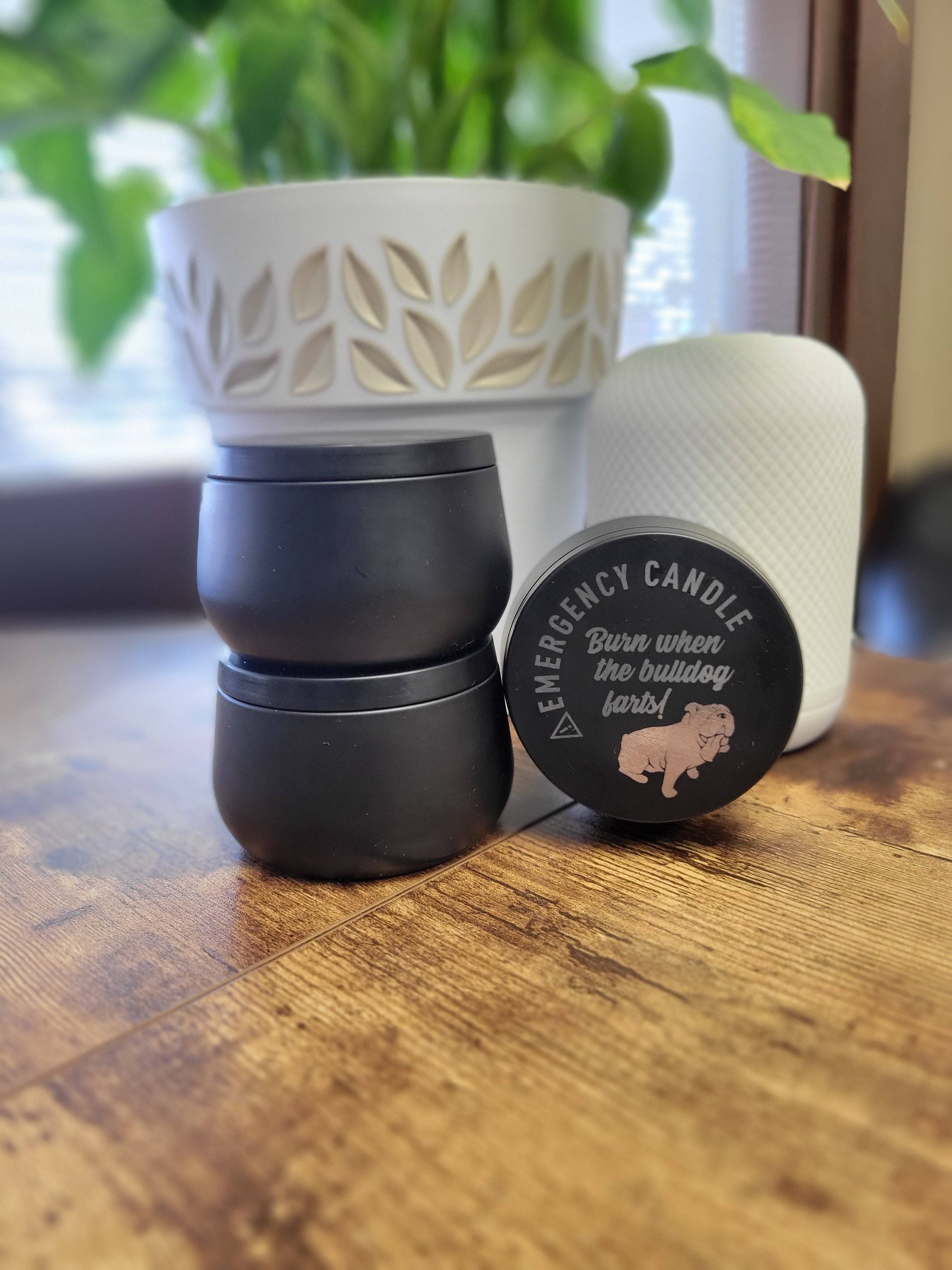 Wrinkle Dogs - Vente Bougies de voyage - Bougie Candle EMERGENCY Frenchie Fart de 8 oz en étain métallique - LIVRAISON GRATUITE1