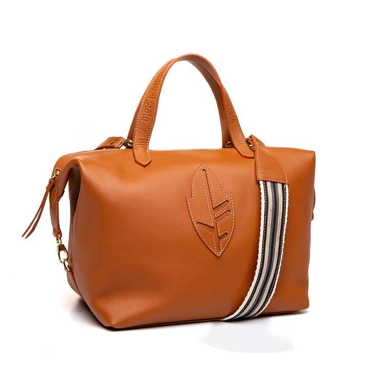 BOLSO BOWLING PIEL LISA AVELLANA CON BANDOLERA GROSGRAIN para venta al por mayor de Natural State Bags