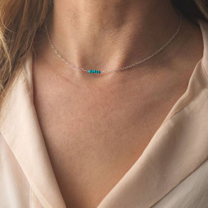 Lille turkis halskæde • turkis perle halskæde for engroshandel hos Aspasia Jewellery