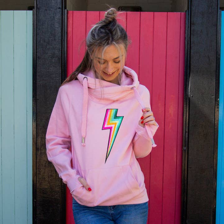 Hoodie Bordado Novo Bolt Gola Cruzada em Rosa Bebé por atacado de Percy and Nell Retail Limited