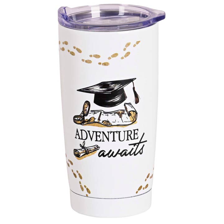 Becher Grad Adventure Awaits Weiß 20oz für den Großhandel von Dicksons