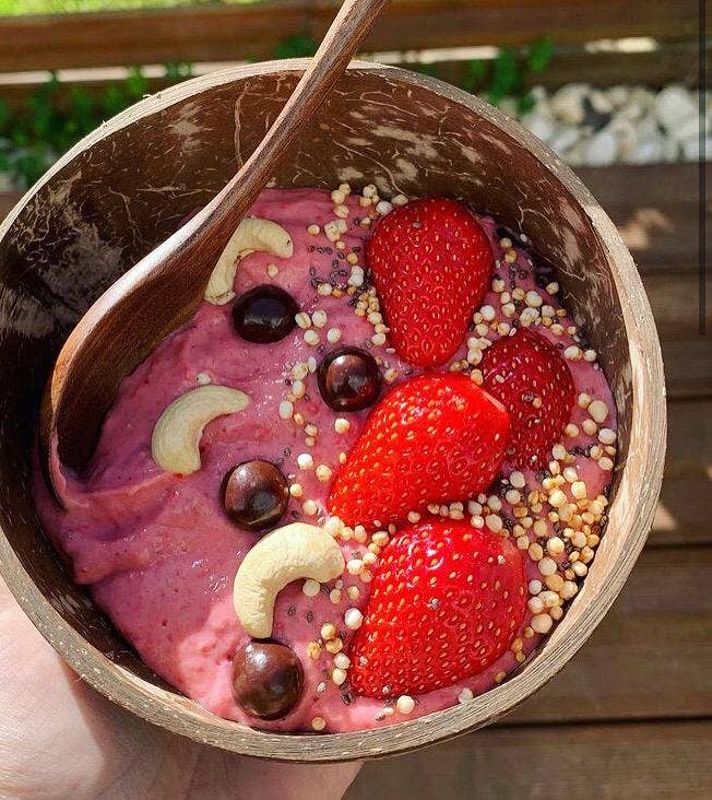 Natural Food Innovation - Wholesale Powdered Health Drink - SINGLE Pink - Smoothie preparation2