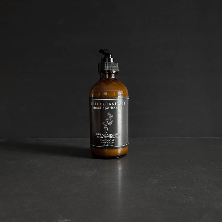 Lilit Botanicals - Venta al por mayor Jabones de manos - Jabón líquido para manos Blue Chamomile & Sweetgrass1
