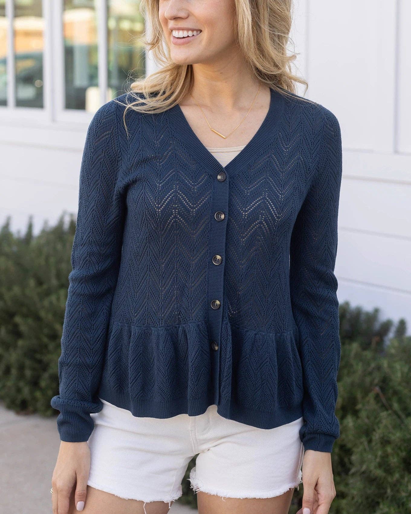 Djupt hav Pointelle Peplum-kofta i Deep Sea för wholesale på Faire