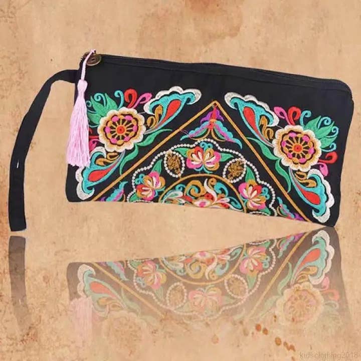 Magnifique Hearts - Wholesale Clutch Bag - Women's - Women's Embroidered Zip Clutch - Large Coin Purse Phone Case