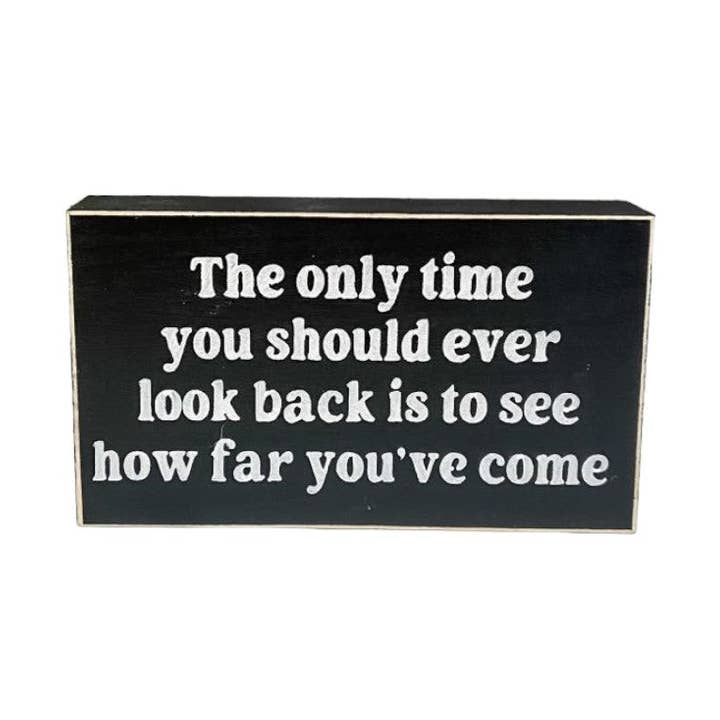 Den enda gången du någonsin borde titta tillbaka - inspirerande träskylt för wholesale av Windsor Lane Handmade Decor & More