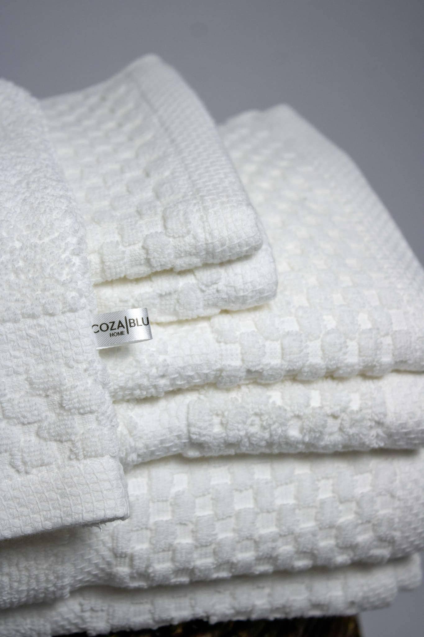 Bianco Set di 7 Asciugamani in Cotone 100% Testurizzato 700 GSM Bianco per Hotel in vendita all'ingrosso su Faire4