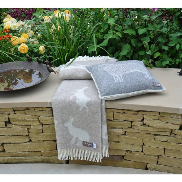 JJ Textile - Wholesale Throw blanket - Hares Soft Brown Pure Wool Throw5