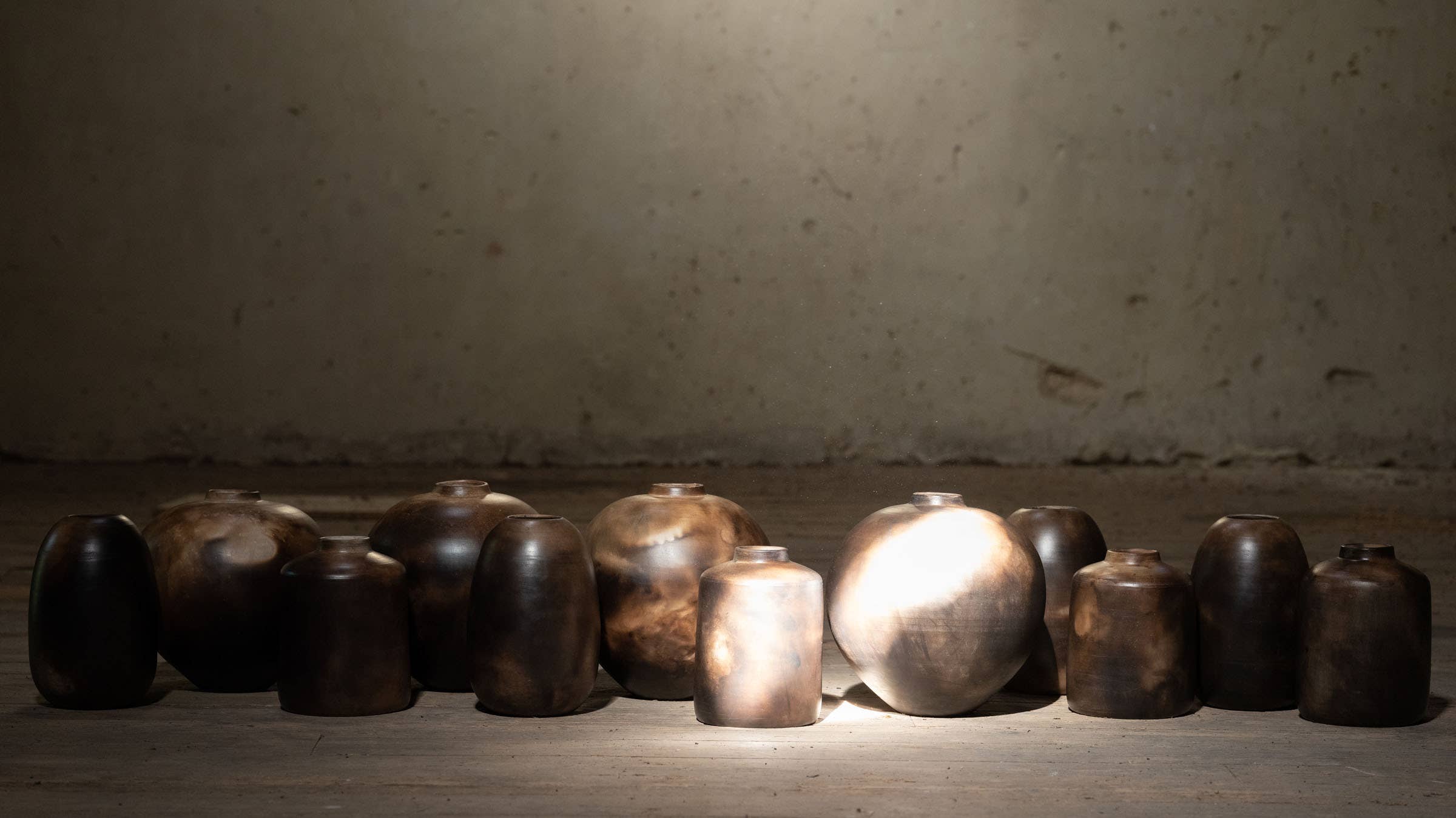 AS'ART a sense of crafts - Wholesale Vase - Zulu Pottery, Smoked Patina, Cylindrical, South Africa5