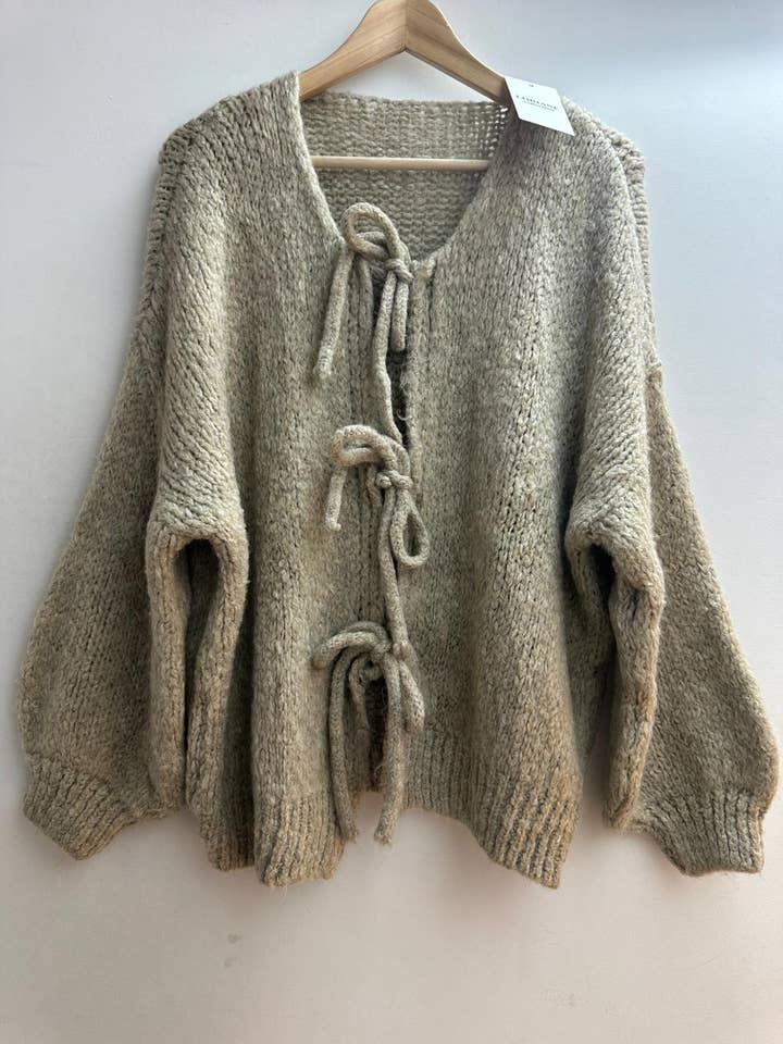 LORIANE - Wholesale Cardigan – Women’s - 24618 Wool vest with laces one size16