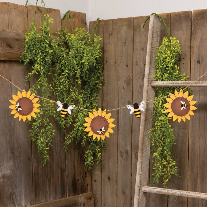 The Hearthside Collection - Wholesale Slingers - Sunflower & Bee houten slinger1