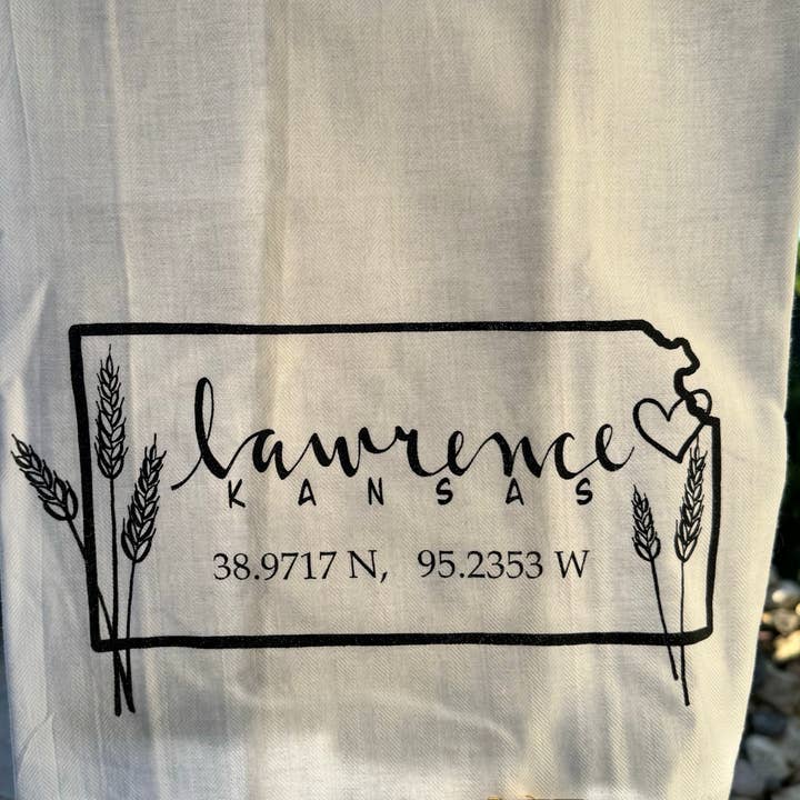 Serviette Lawrence, Kansas Coordinates pour la vente par Something Beautiful