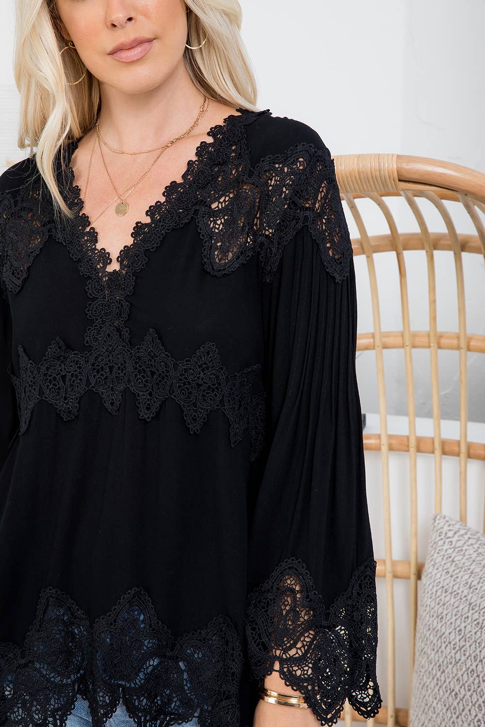 Sweet Lovely by Jen – Engroshandel Bluse - Dame – Bluse med hæklede blonder og klokkeærmer19