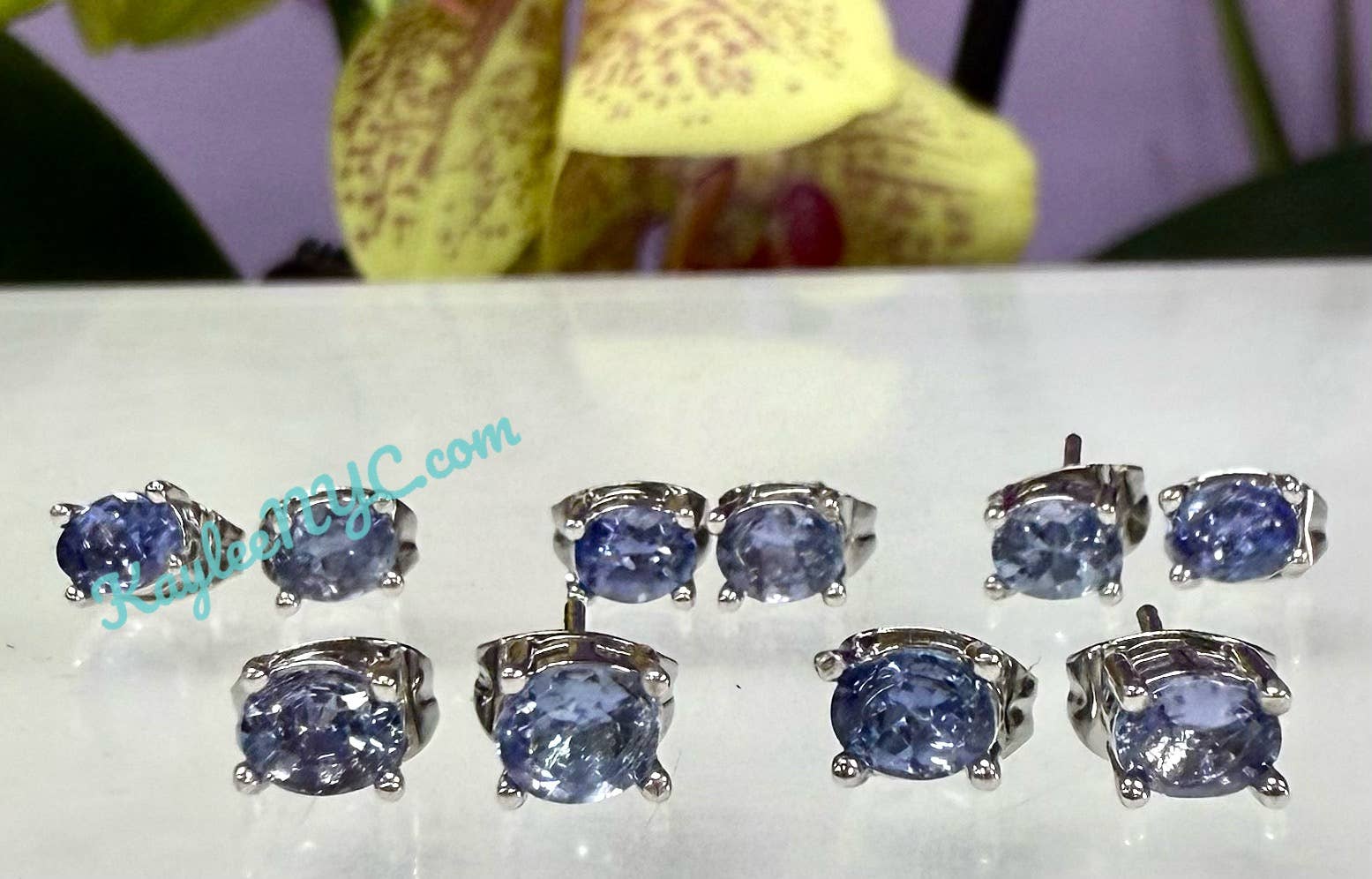 KayleeNYC - Vendita all'ingrosso Orecchini a bottone - Orecchini a perno in tanzanite naturale e argento sterling (925)1