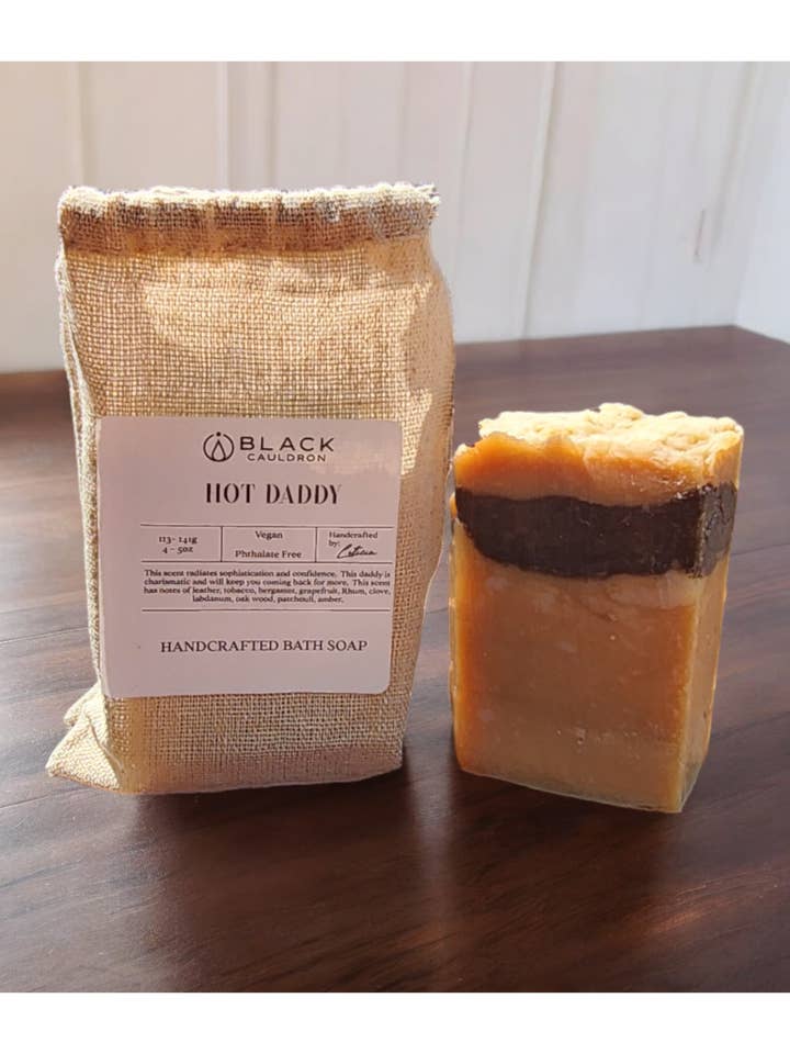 Hot Daddy - Zeep voor gezicht en lichaam voor wholesale door Black Cauldron Soap Co.