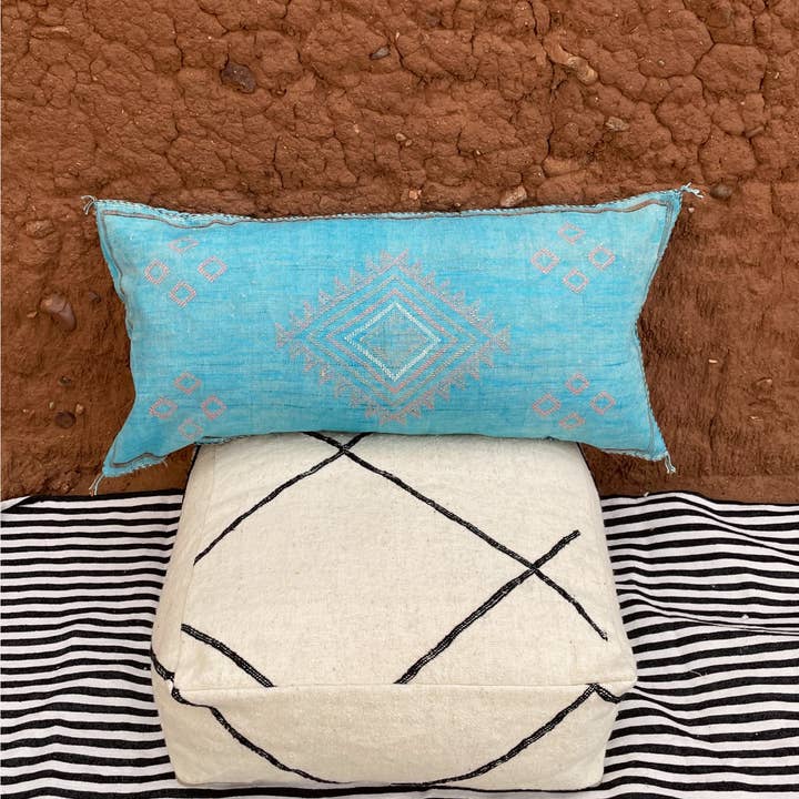 Moroccan Cactus Silk Lendenkussen 18x37" turquoise hoes voor wholesale door Terracotta Design LTD